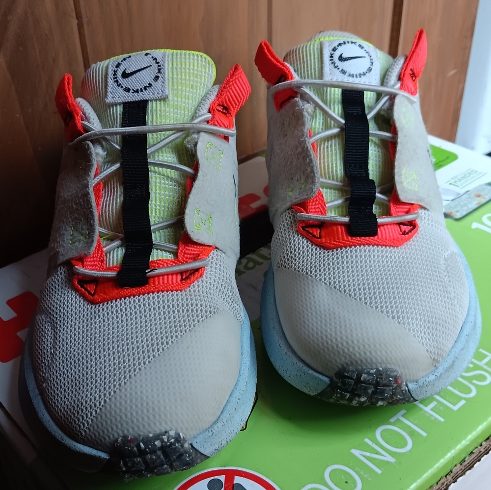 Nike shoes - Picture 2 of 4
